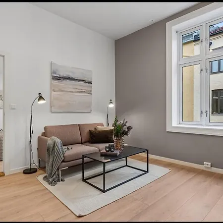 Modern Scandinavian In The Heart Of Lägenhet Oslo